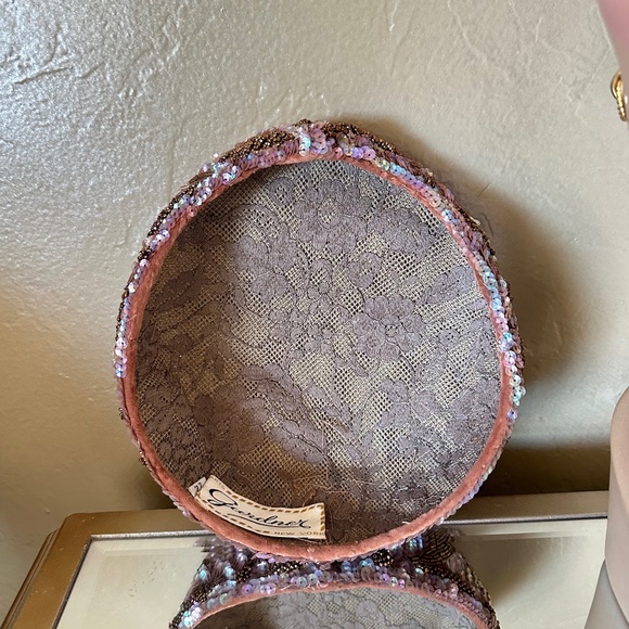 FESTIVE 1950s' COCKTAIL HAT COVERED IN IRIDESCENT SEQUINS & BEADS - Picture 9 of 10